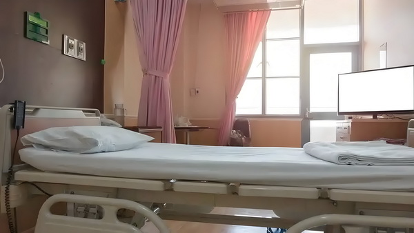 深圳积分落户的要求_2025暑期档大盘票房连续10天破亿 房连续10儿的百岁在女宴上